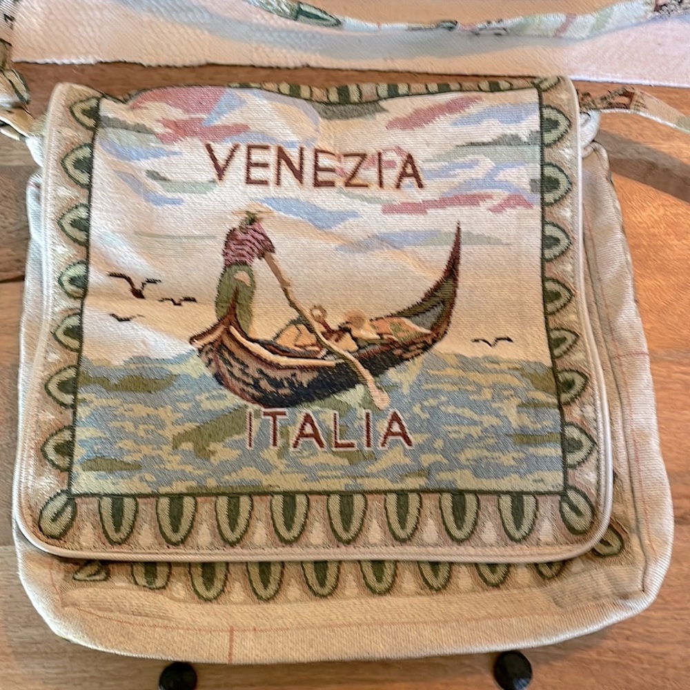 Tourist chic tapestry crossbody satchel/bag. Secondhand find.